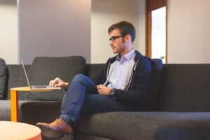 etudiant macbook entrepreneur