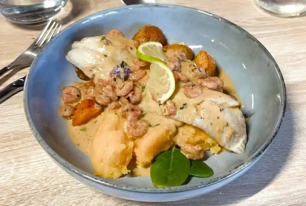 restaurant pas cher restaurant d'application plat filet lieu poisson crevettes bisque homard